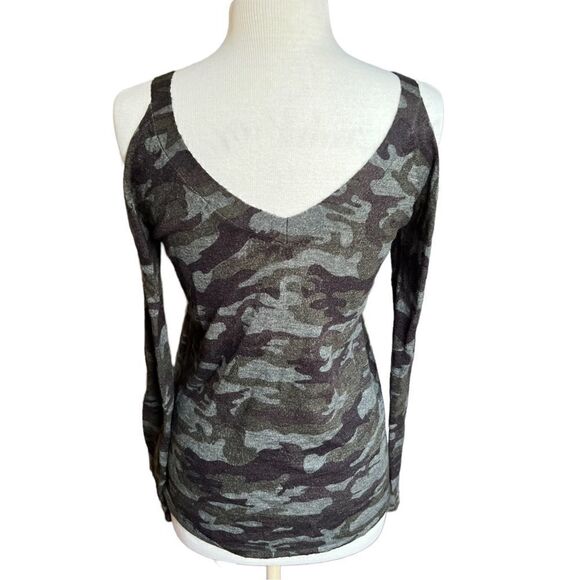 Sanctuary Size XS Camo Camouflage Cold Shoulder Long Sleeve Top V-Neck - Picture 7 of 11